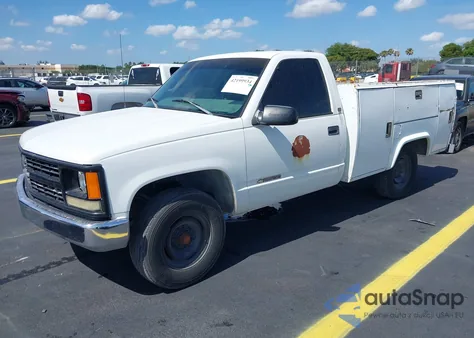 1998 Chevrolet C2500 Cheyenne z USA, uszkodzony, nr VIN 1GBGC24R9WZ165662